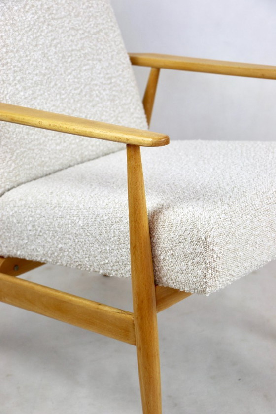 Image 1 of Chaise facile Fox en bouclette blanc ivoire, 1970