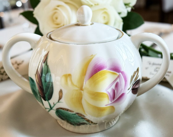 Image 1 of Lomonossow – Porzellan-Teeservice mit handbemalten Rosen