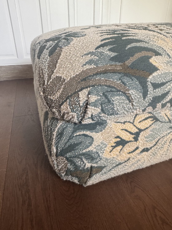 Image 1 of Pouf in 2 banden / tapisserie stof
