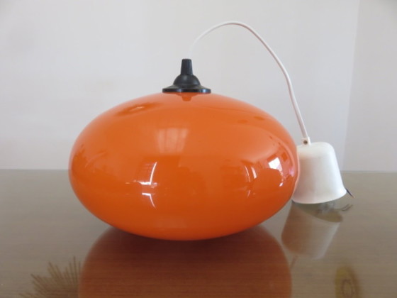 Image 1 of Suspension en opaline orange, 1970