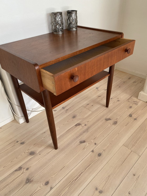 Tavolino Vintage Danese in Teak con Cassetto e Ripiano, Stile Mid-Century, Tavolini, Legno, Marrone (foto 2 di 5)