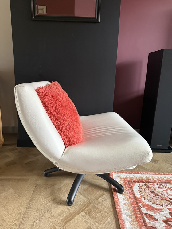 Image 1 of Fauteuil pivotant Dyyk Coco en cuir avec pieds noirs