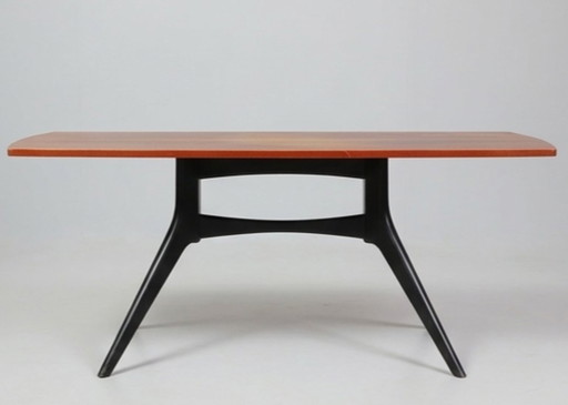 Vintage skandinavischer Teak-Couchtisch mit schwarzen Beinen - 142 cm - 1960er Jahre