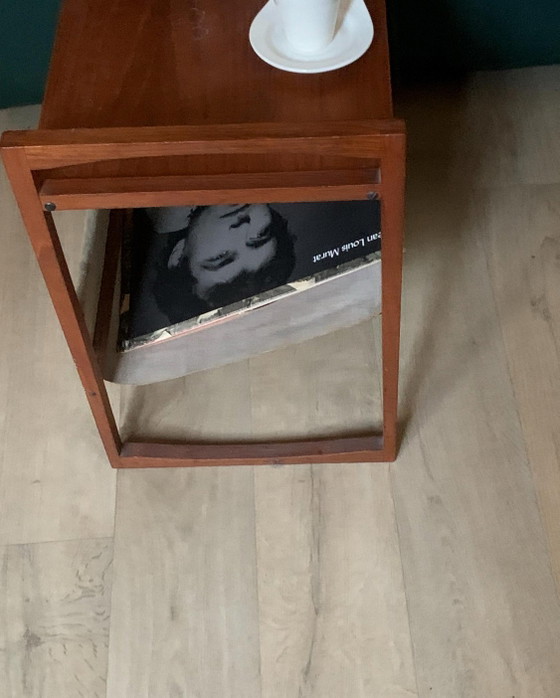 Zeitschriftenständer/Beistelltisch aus Teakholz und Alcantara von Kai Kristiansen, 1960 – Beistelltische, Wood (photo 7 of 7)