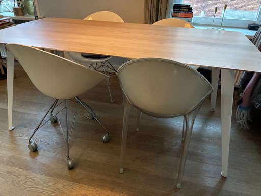 Kartell Ero S blanc, 4 bases différentes. Également disponible séparément.