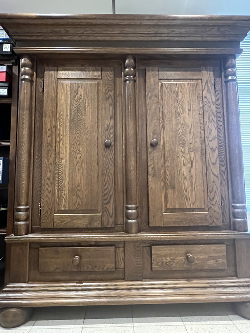 Donker eikenhouten broodkast