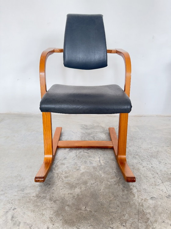 Sedia ergonomica Stokke Actulum di Peter Opsvik, Norvegia, 1979 – Sedie e poltrone, Leather, Wood (photo 3 of 8)