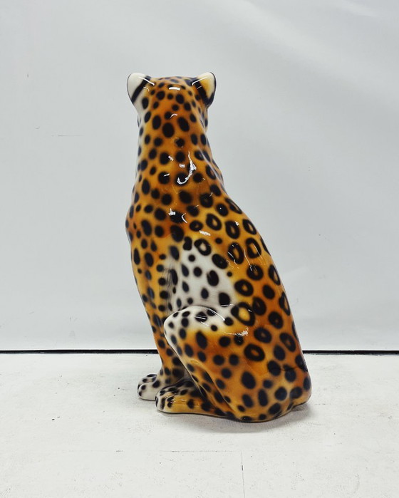 Image 1 of Escultura de leopardo en cerámica
