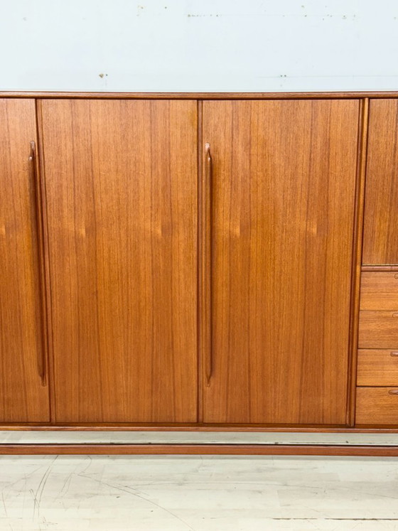 Aparador alto de teca de mediados de siglo, de la década de 1960 – Mueble para salón – Aparador (photo 4 of 20)