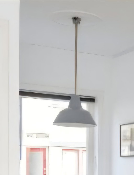 Hermosa lámpara colgante industrial Louis Poulsen 19540