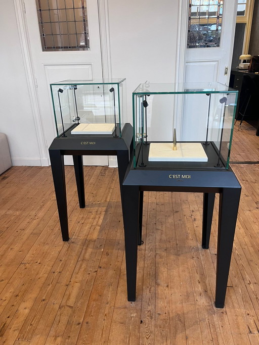 2x Armoires d'exposition avec verre stratifié