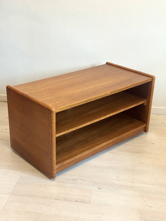 Image 1 of Tavolino laterale vintage danese in teak per mobili audio/TV