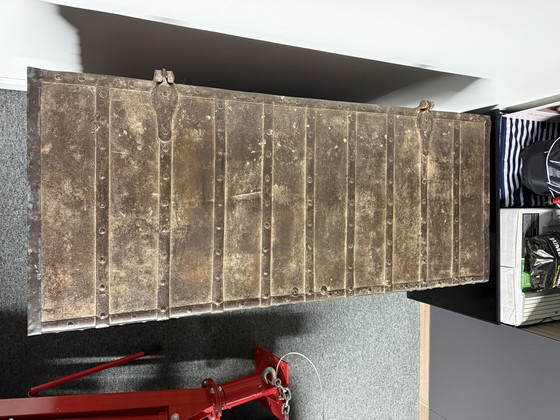 Image 1 of Houten Kist met Metalen Beslag - Uniek Stuk