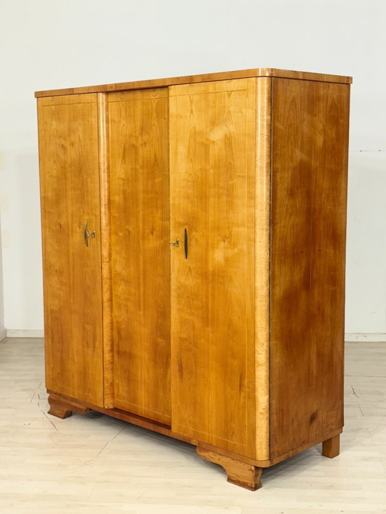 Image 1 of Bellissimo armadio di metà secolo / mobiletto in legno / armadio per la biancheria / armadio da camera da letto vintage