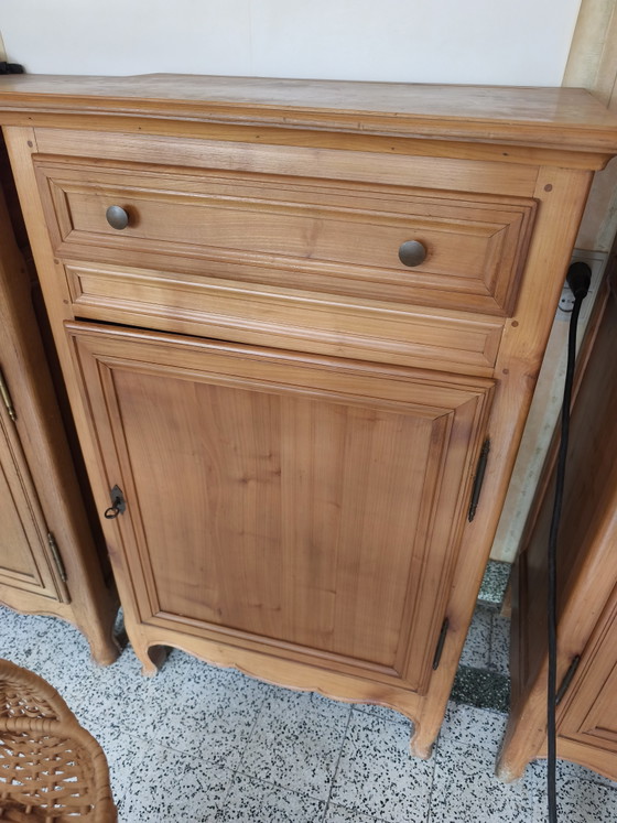 Set aus 2 passenden Kirschholzmöbeln – Highboards, Wood (photo 3 of 6)