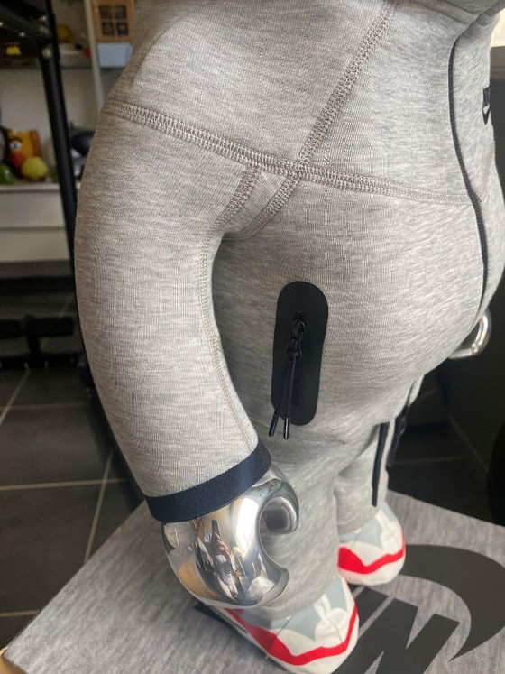 Image 1 of Bearbrick NIKE TECH FLEECE N98 1000% 70cm Edition 2023 ausverkauft MEDICOM