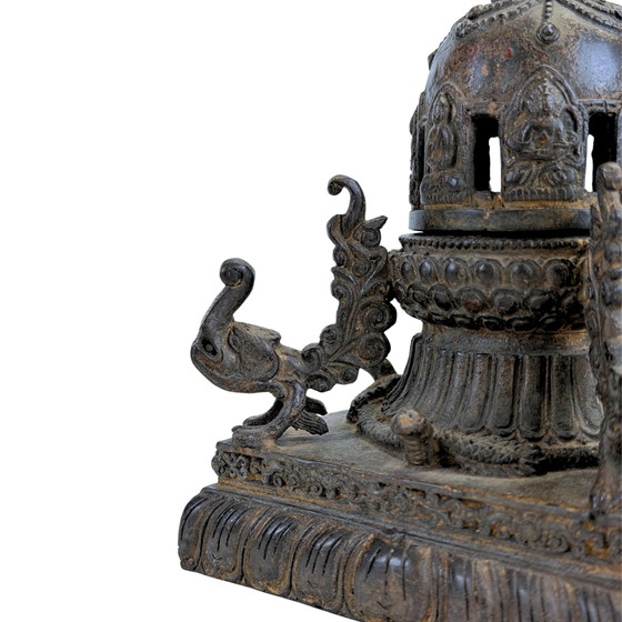 Quemador de incienso chaitya nepalí antiguo de bronce con Budas – finales del siglo XIX – Objetos decorativos (photo 8 of 11)