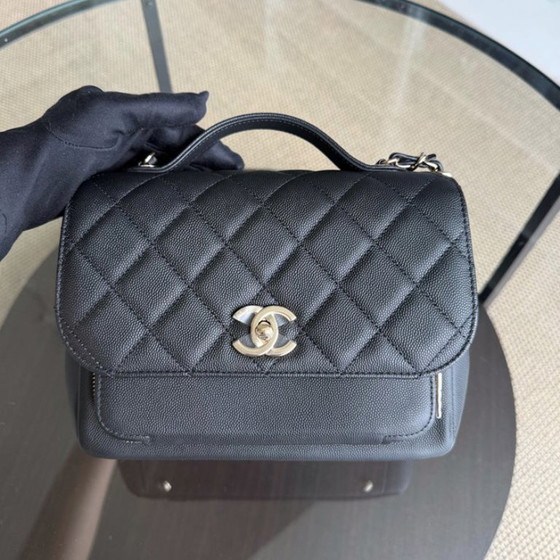 Image 1 of Chanel Business Affinity - Caviar acolchado negro con herrajes dorados