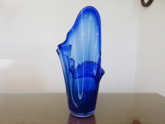 Grand vase "Mouchoir" en verre soufflé bleu cobalt, années 60 – Glass (photo 7 of 14)