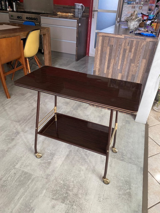 Image 1 of Meuble de télé à roulettes 2 plateaux formica marron 1960