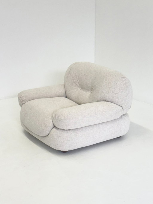 Fauteuil Sapporo de Mario Marenco pour Mobil Girgi, coloris beige crème – Textile