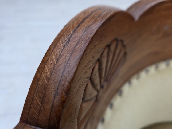 Image 1 of 1960er Jahre, dänischer Beistell-/Kindersessel, hellgrüner Möbelvelours, Eichenholz.