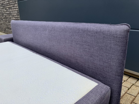 Image 1 of Auping Boxspring 180 x 200 in Topstaat! Incl Auping matras en Emma topper, alles zeer netjes. Incl 2 hockers (nachtkastjes)