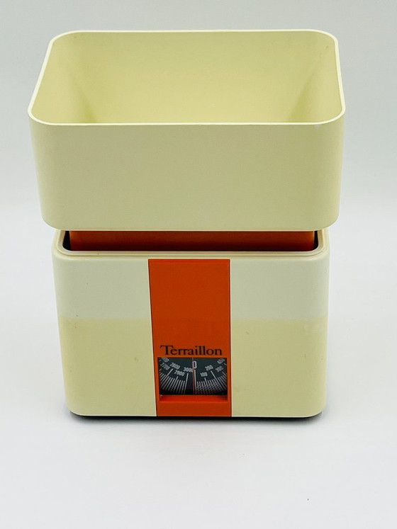 Image 1 of Vintage Terraillon keukenweegschaal in oranje en crème.