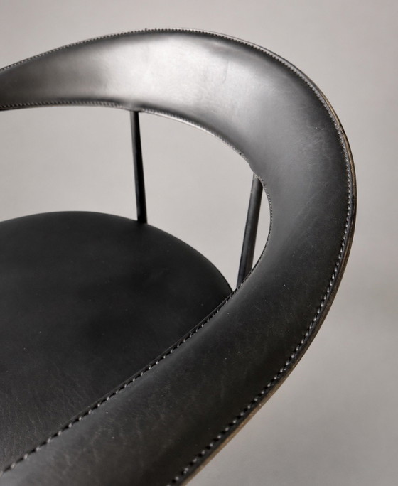 Image 1 of 4 vintage Fasem P40 armstoelen – Vegni & Gualtierotti, Zwart Leer