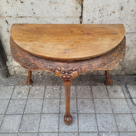 Image 1 of Console demi-lune « Yueyazhuo », bois de Huanghuali, dynastie Qing, vers 1790 – Chine