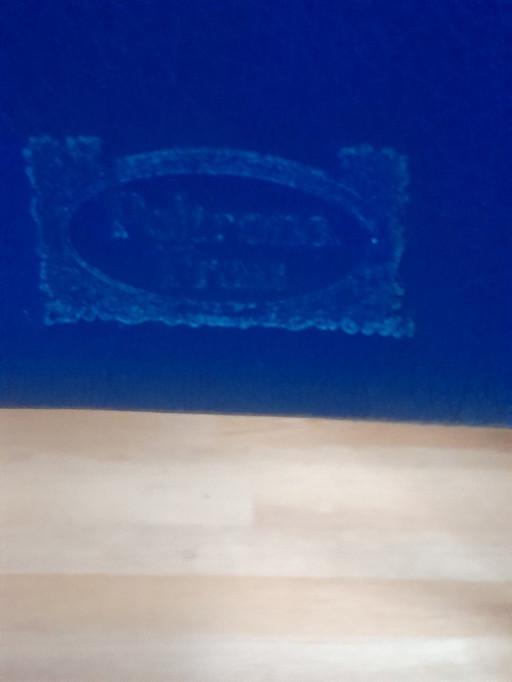 6 Poltrona Frau eetkamerstoelen Liz, kobaltblauw leder en kersen kleurig Beuken onderstel