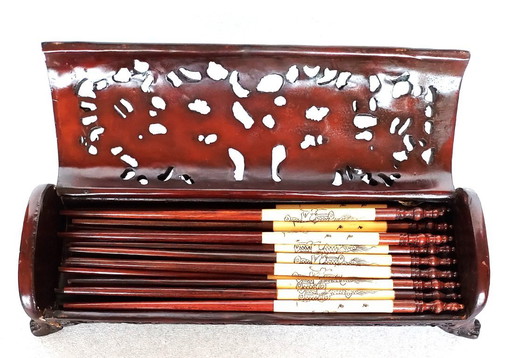 Scatola cinese in resina con 20 bacchette