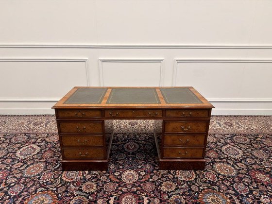 Scrivania classica italiana in radica di noce con pelle verde – Scrivanie, Leather, Wood (photo 4 of 15)