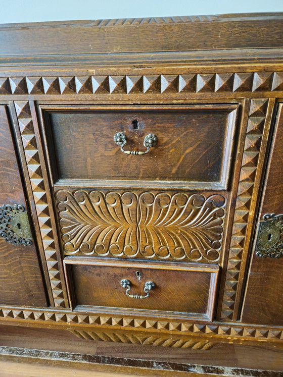 Antique solid oak sideboard, Jacobean Revival, ca. 1925, rich wood carving, Merk onbekend, Other, Brown (photo 3 of 9)