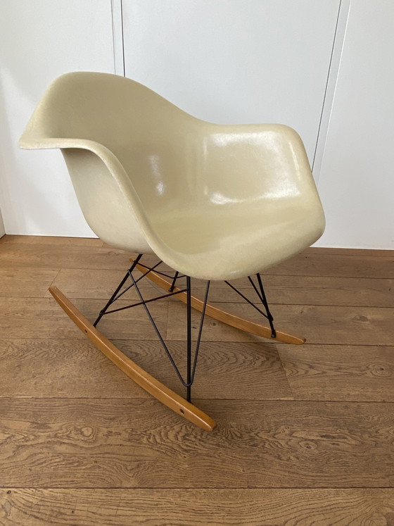 Image 1 of Set of 2 original Eames RAR rocking chairs fiberglass -Herman Miller