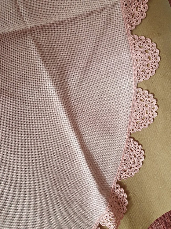 Einzigartige handgefertigte runde Tischdecke, ca. 75 cms Durchmesser, Eigene Herstellung, Handarbeit (Foto 2 von 5)