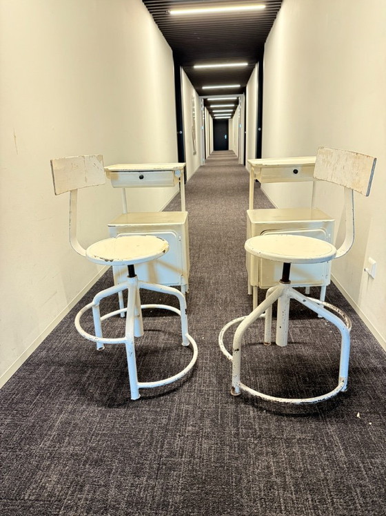 Image 1 of Set di 2 sedie da fabbrica industriali di metà secolo – regolabili, con logo KOJAL stampato