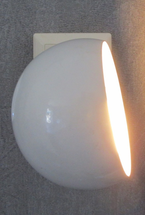 Image 1 of Lampada da tavolo retrò con attacco in metallo bianco/grigio, di grandi dimensioni.