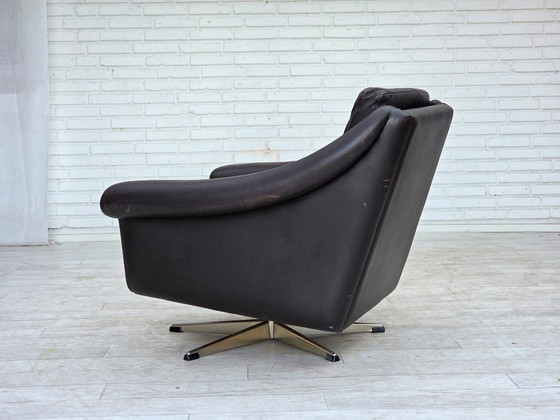 Image 1 of Deense draaibare fauteuil uit de jaren 60 van Aage Christensen, meubelleder.