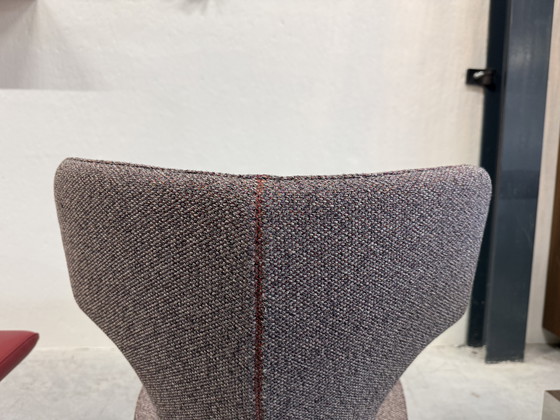 Image 1 of 4 Leolux Callas dining chair Red fabric leather