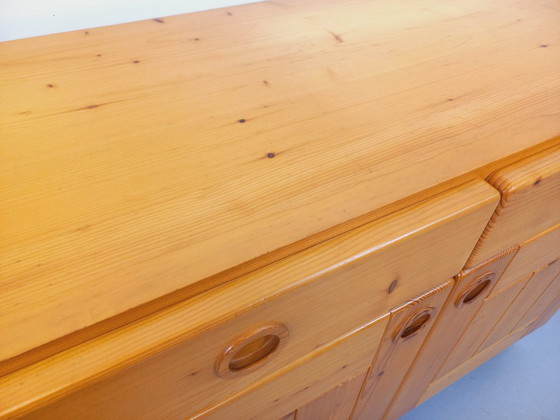 Image 1 of Meuble de rangement Charlotte Perriand Les Arcs vintage en pin des années 60 70