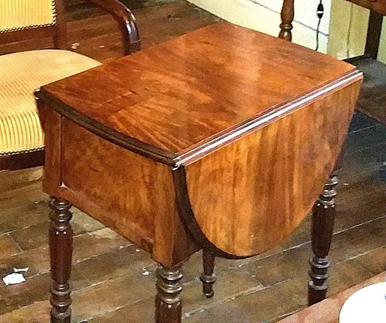 Image 1 of Mahoniehouten tafeltje 90,6 x 58,8cm