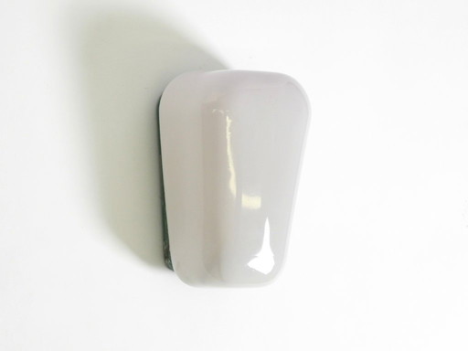 Zeldzame en zeer fraaie Mid Century Modern buitenwandlamp van Bega, model 168.