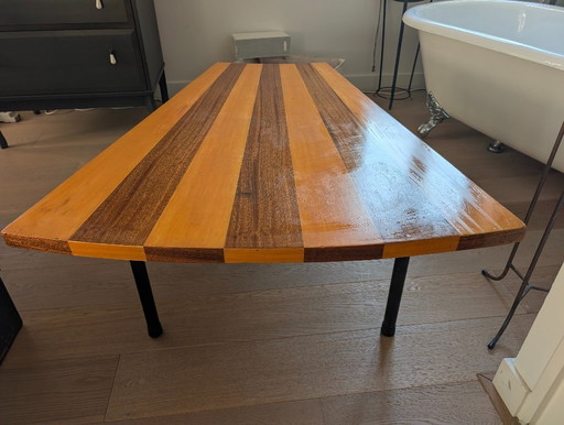 Splendido tavolino da caffè di metà secolo, realizzato a mano.