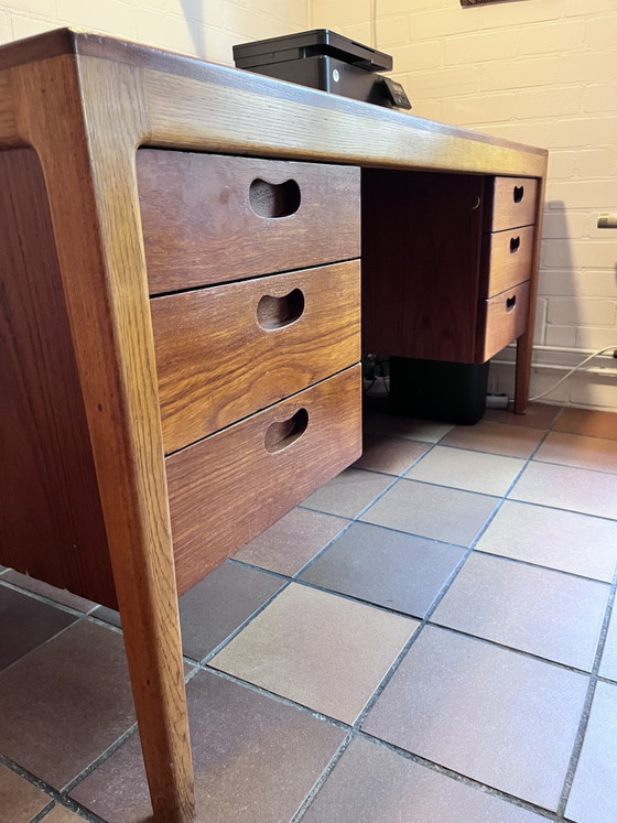 Image 1 of Vintage teakhouten bureau met 6 lades