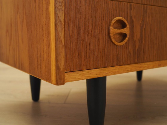 Cassettiera danese in frassino degli anni '70 con maniglie rotonde e gambe nere. – Cassettiere, Wood (photo 10 of 13)