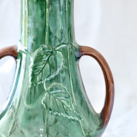 Image 1 of Antieke 19e-eeuwse Art Nouveau-slibvaas met viooltjes