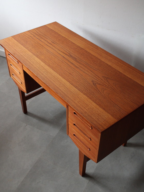 Image 1 of Scrivania danese vintage in teak