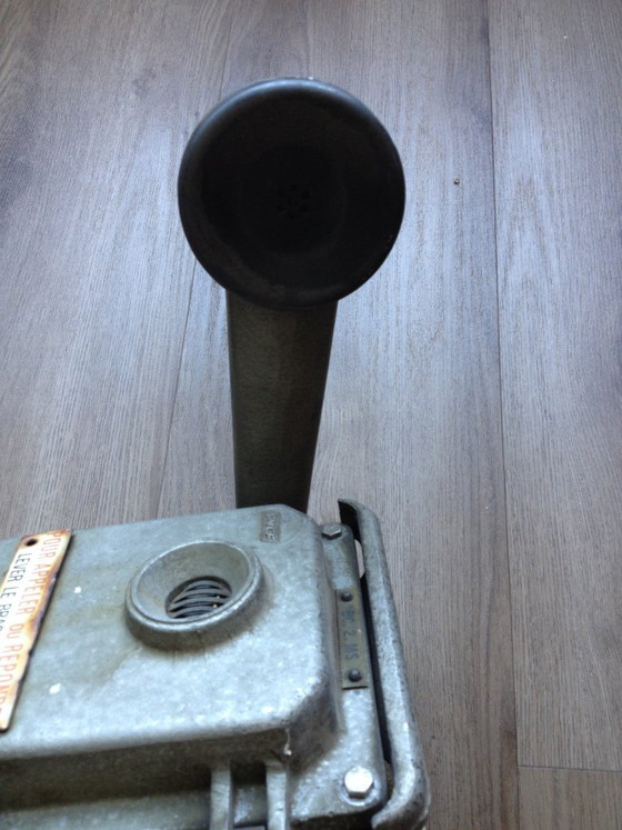 Image 1 of Altes Klingeltelefon, industrieller SNCF-Bahnhof