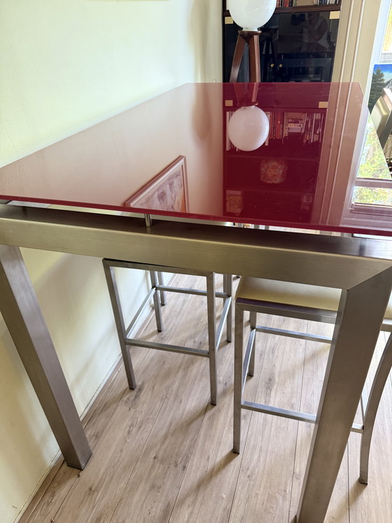 Image 1 of Bar-/eettafel avec vier barkrukken (lederen bekleding)